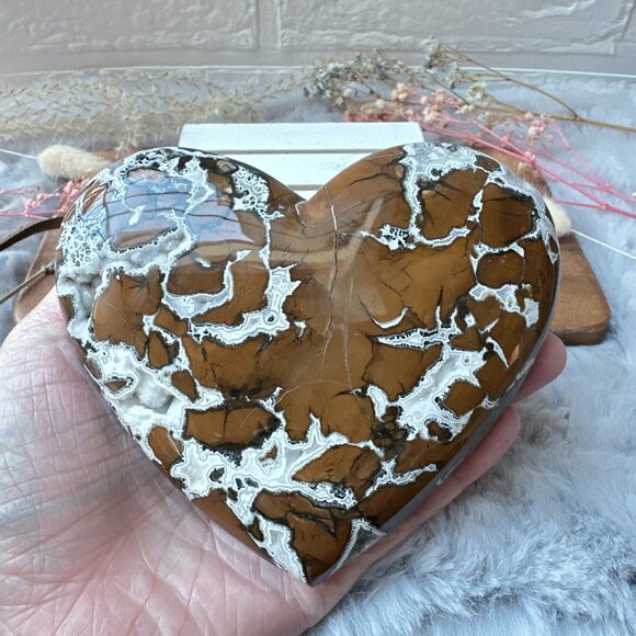 Beautiful Brecciated Jasper with Quartz and Druzy Heart - Picture 2 of 6